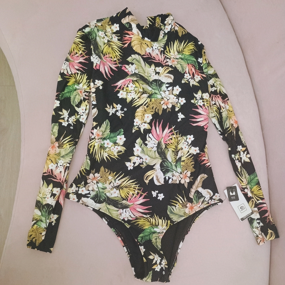 Ripcurl Long Sleeve Surf Suit -XL Black  With Tropical Print